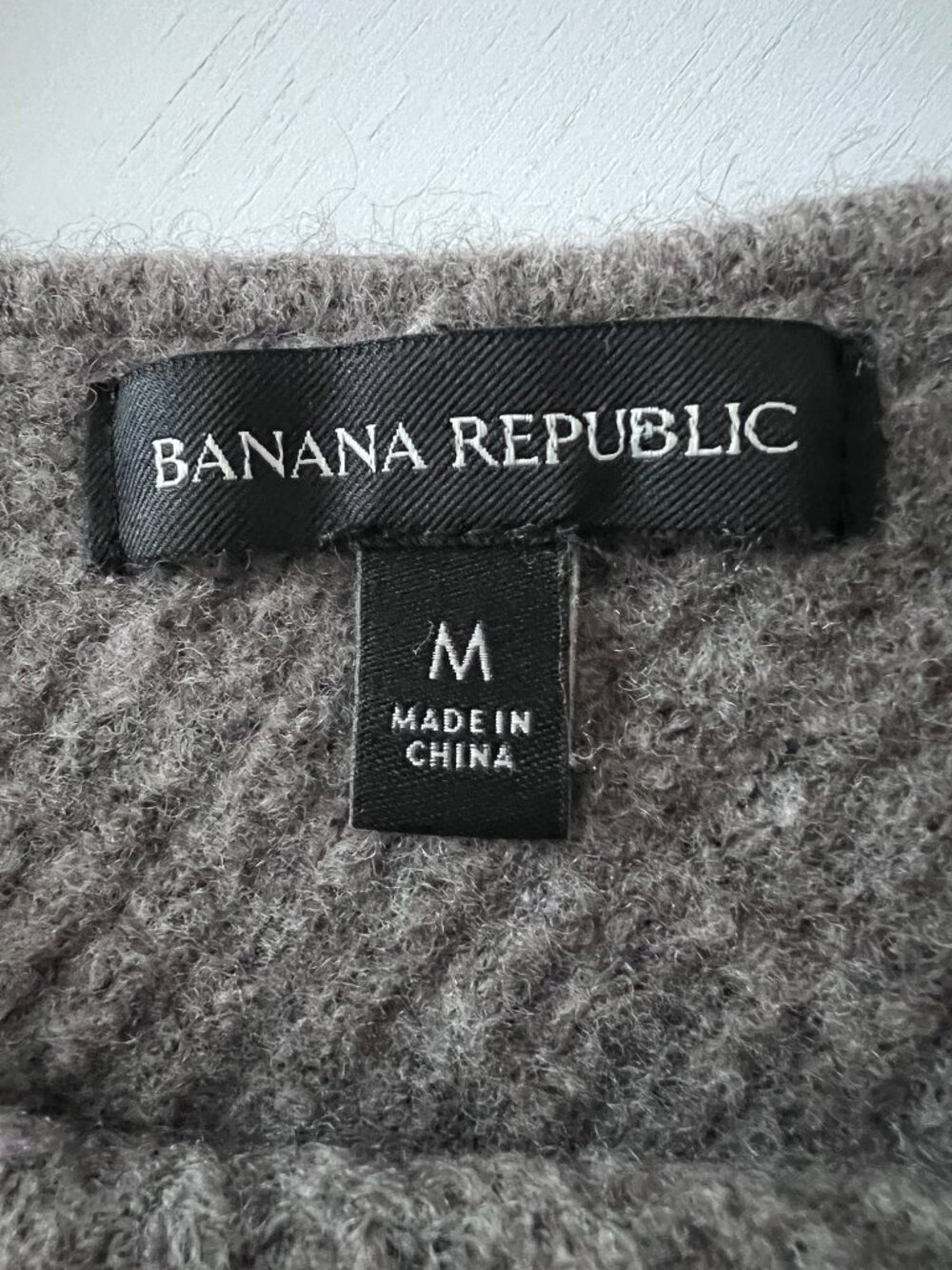 Banana Republic Taupe Ribbed Wide V-Neck Wool Blend Sweater - Size Med - Picture 4 of 6